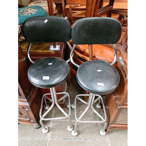 884 - A pair of retro bar stools.