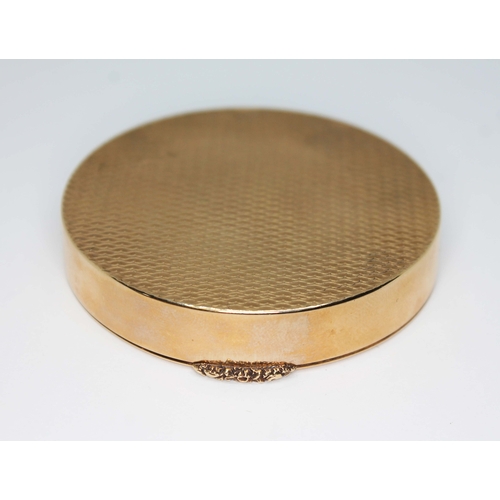 208 - A vintage 9ct gold compact, of round form, the top and bottom engraved with 'waves', cast thumb piec... 