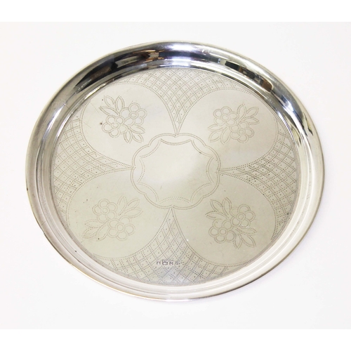 257 - A George V silver dish, sponsor's mark 'J.S', London 1919, diameter 21.5cm, wt. 8.6ozt.