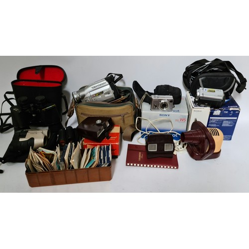 115 - A box of cameras & binoculars to include a view master, Sony cybershot, Sony handycam and a  panason... 