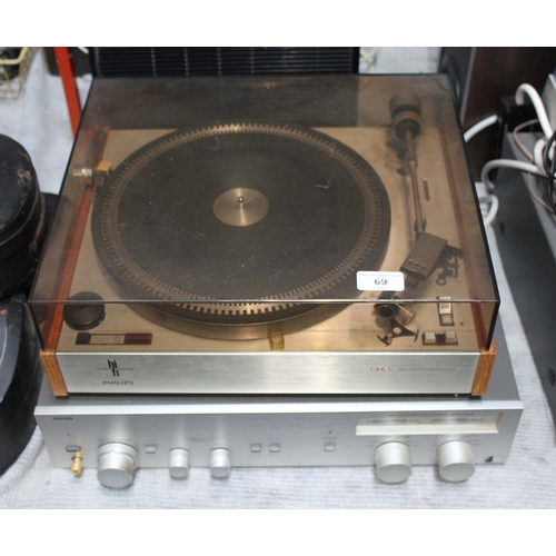 69 - A Philips 202 turntable and a Philips 305 amplifier.