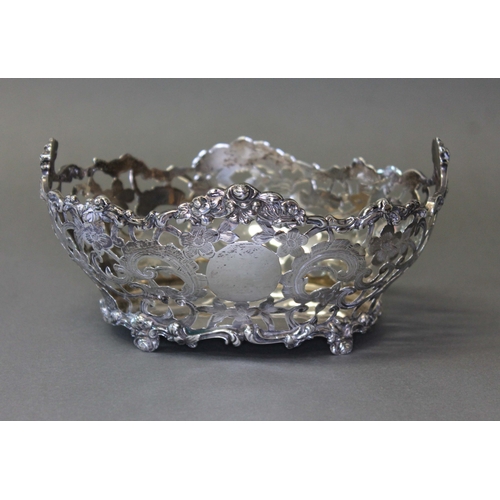 72 - A late Victorian/Edwardian pierced silver bon bon dish, John Hunt, London 1901, length 19cm, wt. 10.... 