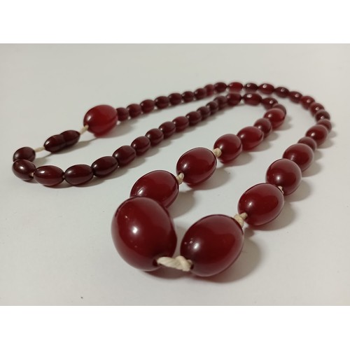 210 - A graduated cherry bakelite necklace with screw clasp, approx 46 grams.