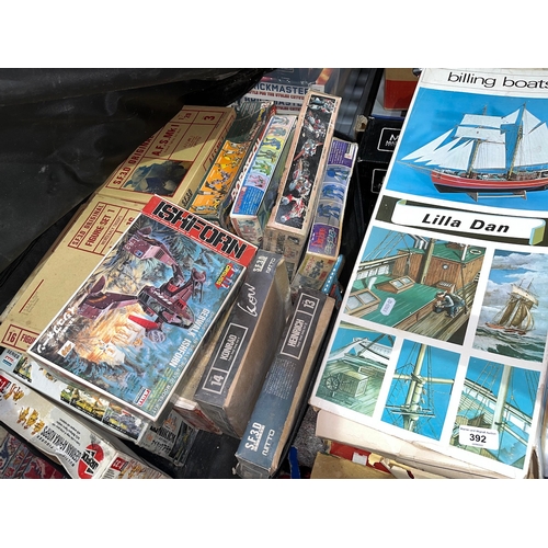 392 - A selection of kits to include 11 Nitto, 3 Orguss, Bandai, Airfix and a billing boat Lilla Dan J L, ... 