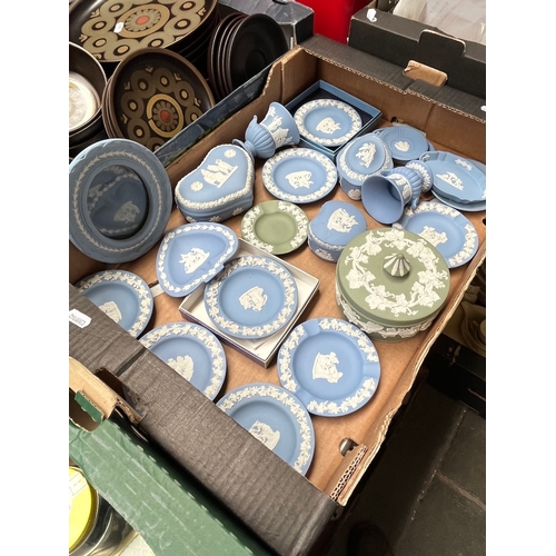 572 - A box of mostly blue and white Wedgwood Jasperware including vases, lidded dishes etc, 21 pieces (ap... 