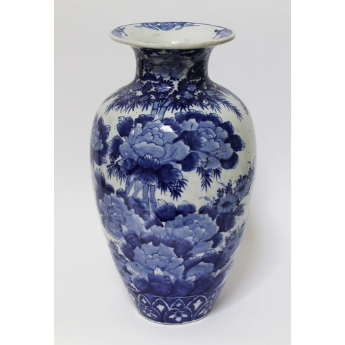23 - A large Japanese Arita porcelain vase, 19th century, height 47.5cm.