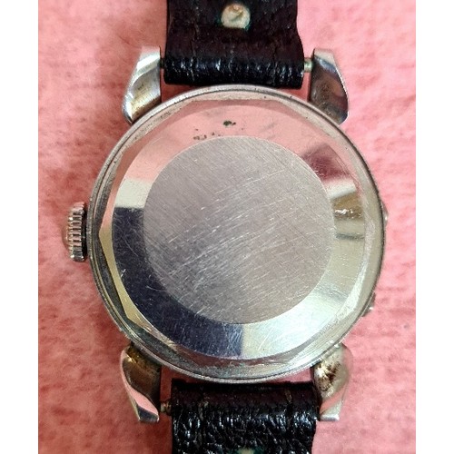 96 - A Movado Calendomatic Sport triple date watch, circa 1950, ref. 3032, cal. C223, stainless steel cas... 