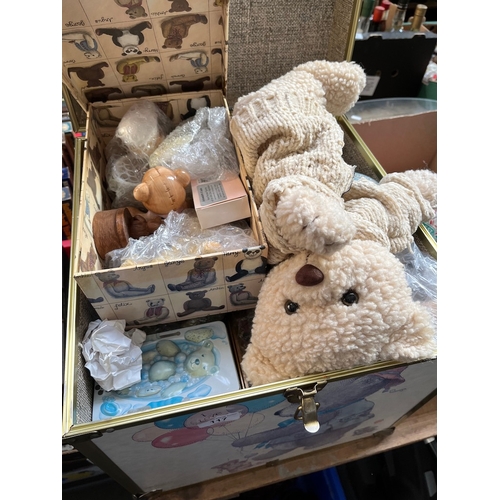 117 - A boc containing a large collection of teddy bear collectables including books, teddy bear figures, ... 