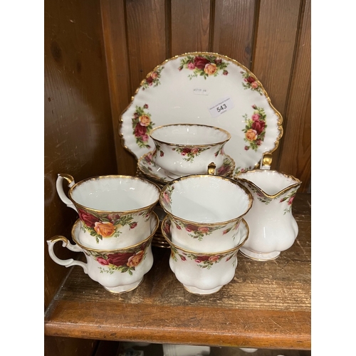 543 - Royal Albert 'Old Country Roses', 19 pieces including cups, saucers, plates etc.