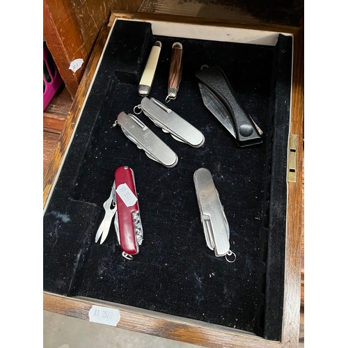 60 - A tray containing 7 penknives.