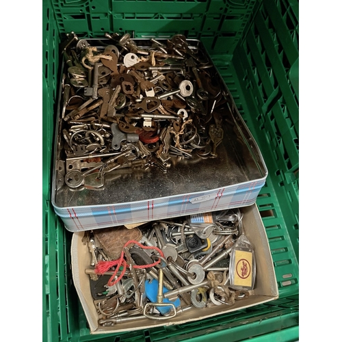 77 - A box of misc keys.