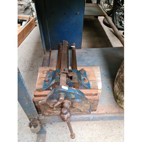 1038 - A wood working vice