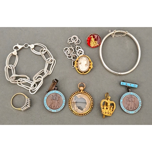 2 - A mixed lot of jewellery comprising a hallmarked silver bangle, a Links of London silver bracelet, a... 