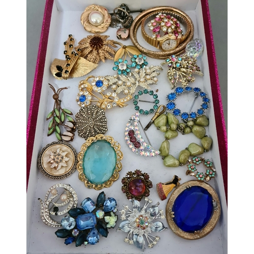 9 - Assorted costume jewellery, mainly brooches in different settings, etc.