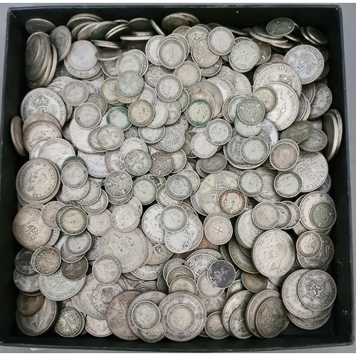 29 - A tray of various GB coins dated between 1920-1946 to include shillings, 2 shillings, florins, sixpe... 