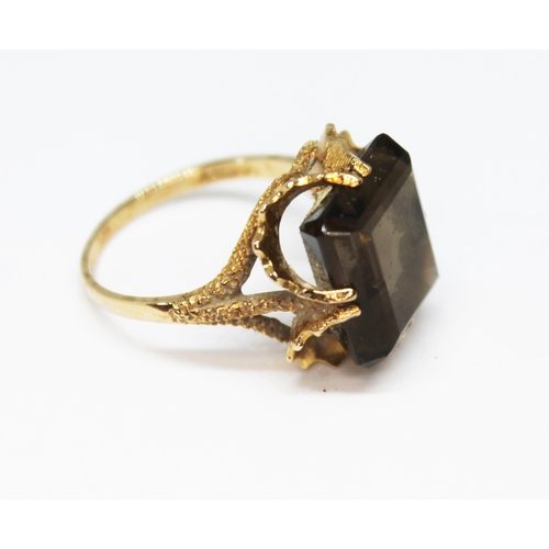 293 - A hallmarked 9ct gold smokey quartz ring, gross wt. 5.3g, size P.