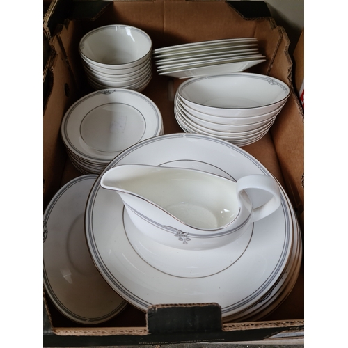 652 - Box of Royal Doulton Andante dinnerware