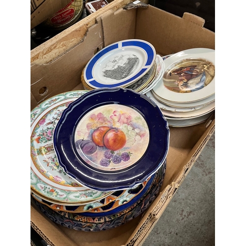 480 - A collection of various collector's plates including Coalport, Royal Worcester, Royal Albert etc, 21... 