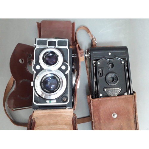 187 - A Zeiss Ikon Ikoflex and a Rajar No. 6 camera.