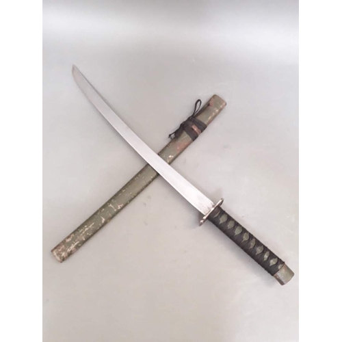 195 - A Japanese WWII short sword, total length 64cm.