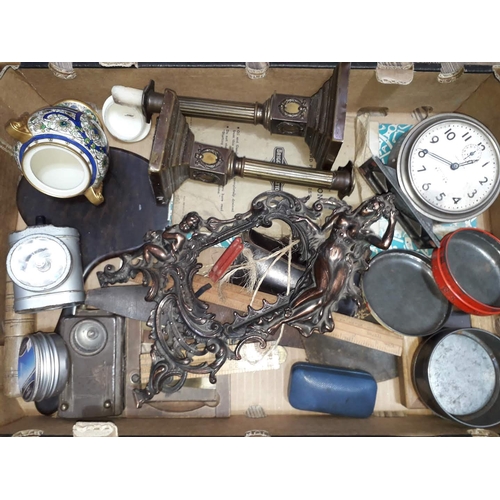 200 - A box of assorted items including a Westclox Big Ben alarm clock, an ornate metal photograph frame, ... 