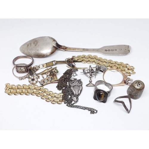 85 - A mixed lot of hallmarked silver, white and yellow metal.