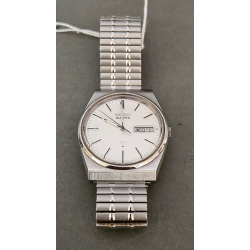 53 - A Seiko quartz stainless steel wristwatch.