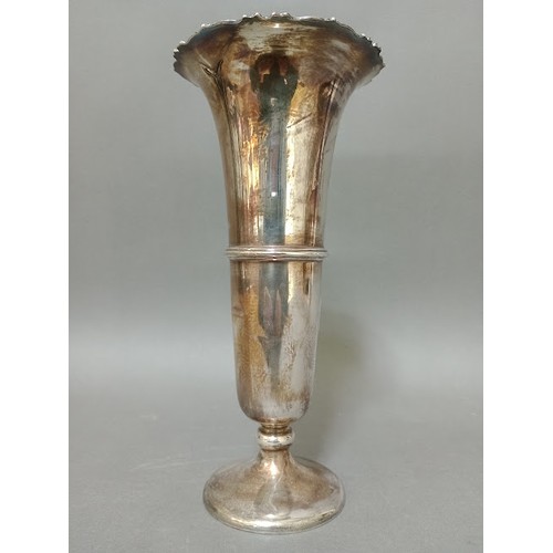 92 - A hallmarked silver vase, Birmingham, Henry Clifford Davis, 1923, gross weight 7.8 ozt.