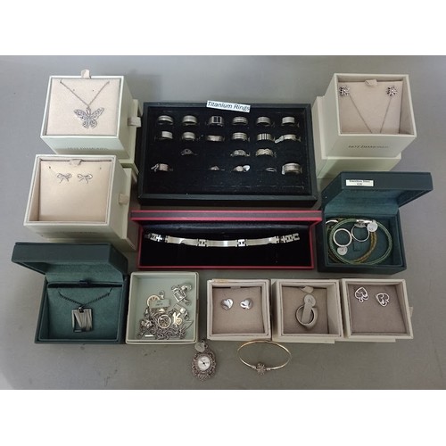 121 - A collection of costume jewellery to include silver, titanium, mainly with associated boxes, etc.