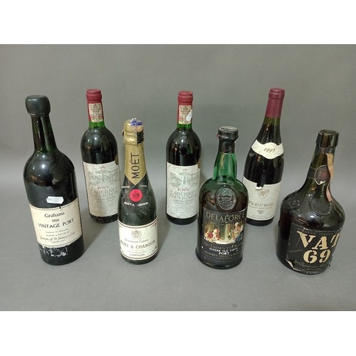 156 - Seven bottles of assorted alcoholic beverages comprising .Grahams 1966 vintage port, Delaforce port,... 