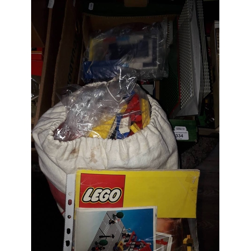 334 - A collection of assorted Lego, unboxed, sets comprising; 150, 151, 154, 155, 161, 171, 354, 690, 995... 