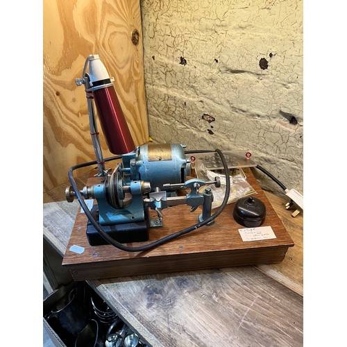 199 - A watchmaker's lathe, motor Admiralty Pattern X1706, complete with lamp, etc.