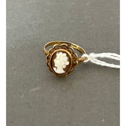 233 - A 9ct yellow gold shell cameo ring.