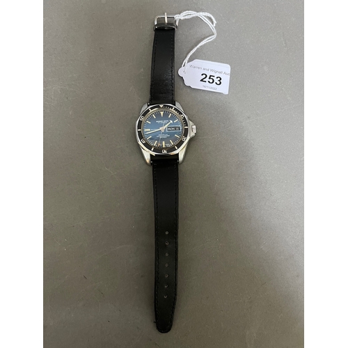 253 - A 1970s - 1980s Sicura Breitling Marine-Star gents watch, stainless steel case and back, baton index... 