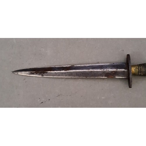 96 - Military interest - a WW2 Fairbairn-Sykes commando fighting knife / dagger, double-edged, with brass... 