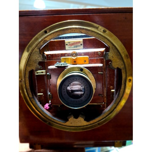 332 - A cca 1901 Sanderson plate camera, soft case with two plate holders.