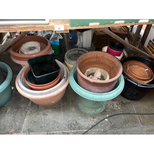 85 - A large quantity of plant pots to include terracotta and plastic.