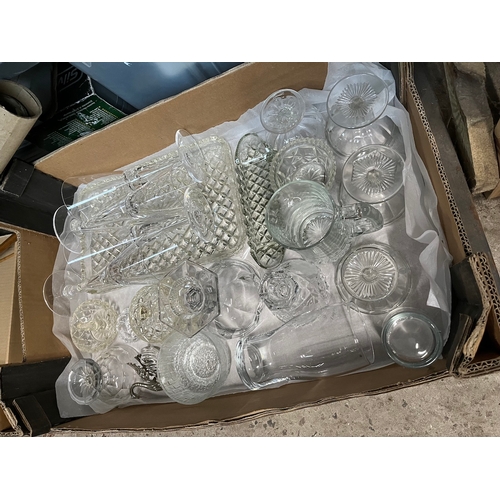 455 - Box of glassware