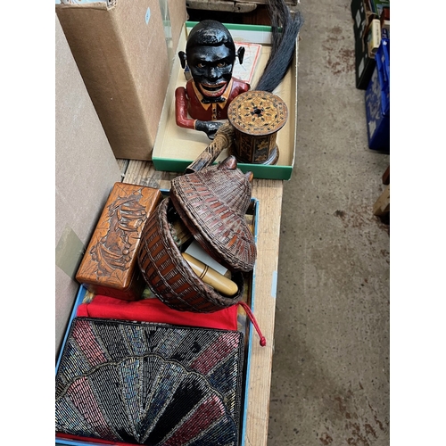 479 - Two trays of collectables including cast metal money box, Chinese carved wood trinket box, beadwork ... 