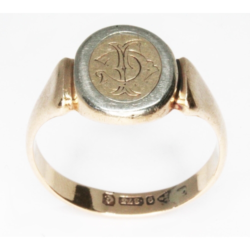 68 - A hallmarked 9ct gold signet ring, wt. 5.4g, size T.