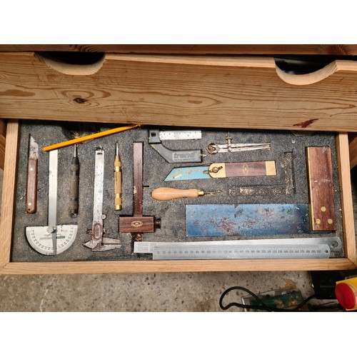 291 - A woodworking bench with vice and with drawers containing various tools to include planes, chisels, ... 