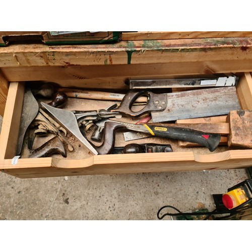 291 - A woodworking bench with vice and with drawers containing various tools to include planes, chisels, ... 