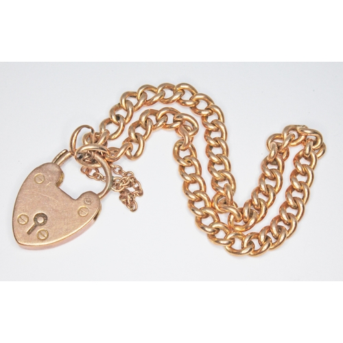 152 - A link bracelet with heart shaped padlock clasp marked '9c', length 18cm, wt. 9.3g.