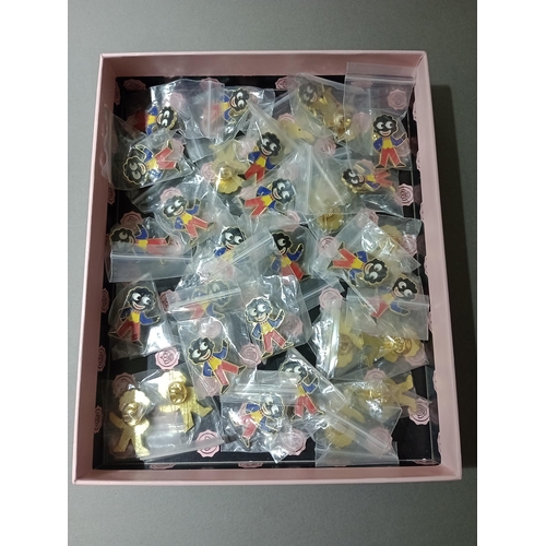 168 - A tray of Robertsons golly pin badges