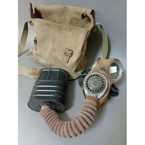 103 - A 1939 WWII gas mask no. 4A with canvas bag