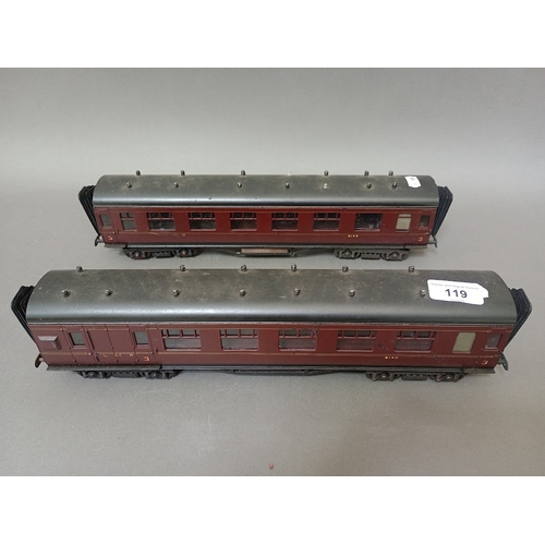 119 - A pair of 0 gauge Leeds Model co carriages.
