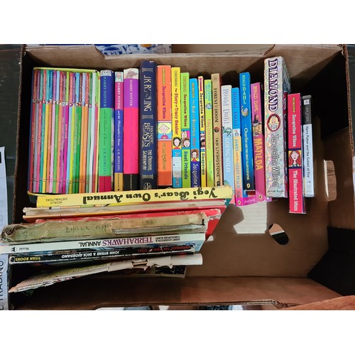 174 - A box of children's books / annuals to include Harry Potter, Fantastic Beasts, Roald Dahl, Jacquelin... 