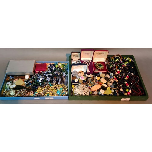 37 - Two trays of various costume jewellery items including Murano, vintage, modern, Scottish, minerals, ... 