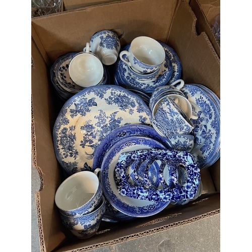 604 - Box of blue and white pottery