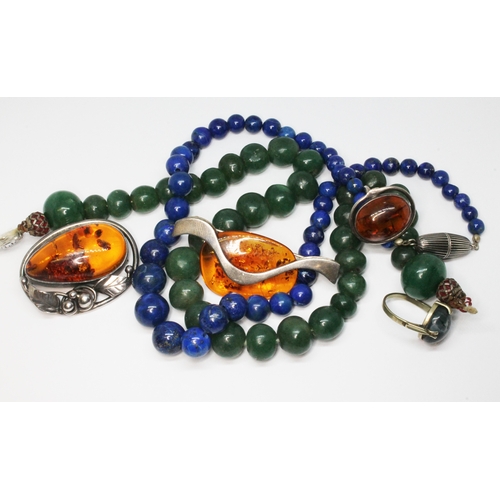 38 - A mixed lot of vintage jewellery comprising a strand of aventurine quartz beads, lapis lazuli beads,... 